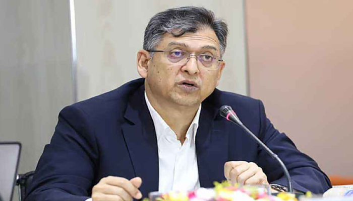 বিএনপি শিগগিরই প্রতিটি আসনে একক প্রার্থীকে গ্রিন সিগন্যাল দেবে বলে জানিয়েছেন স্থায়ী কমিটির সদস্য সালাহউদ্দিন আহমদ।